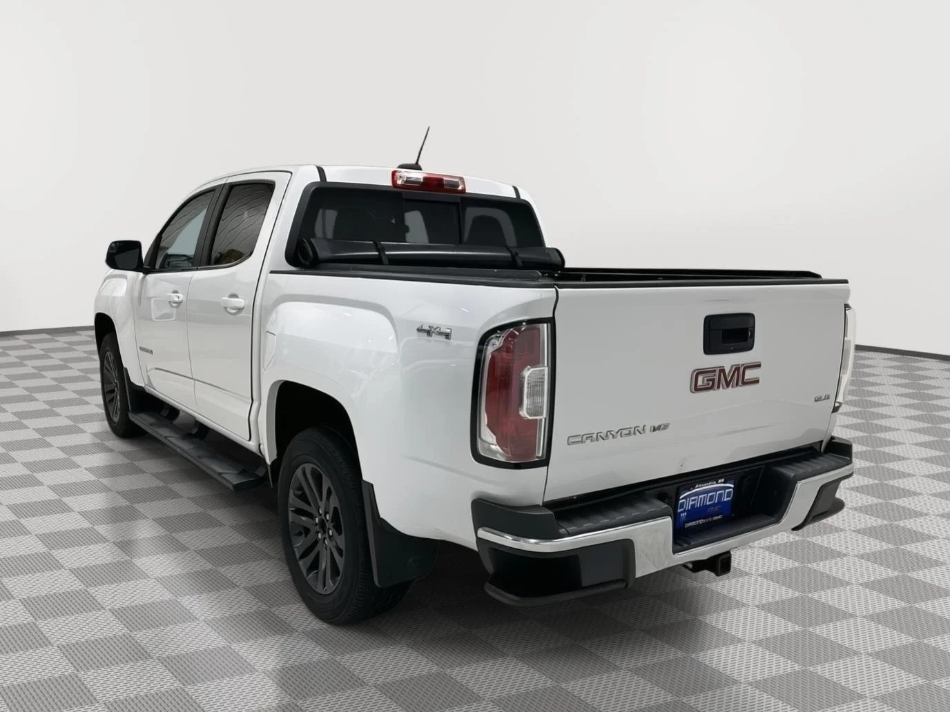 Used 2020 SUMMIT WHITE GMC 4WD SLE image 3
