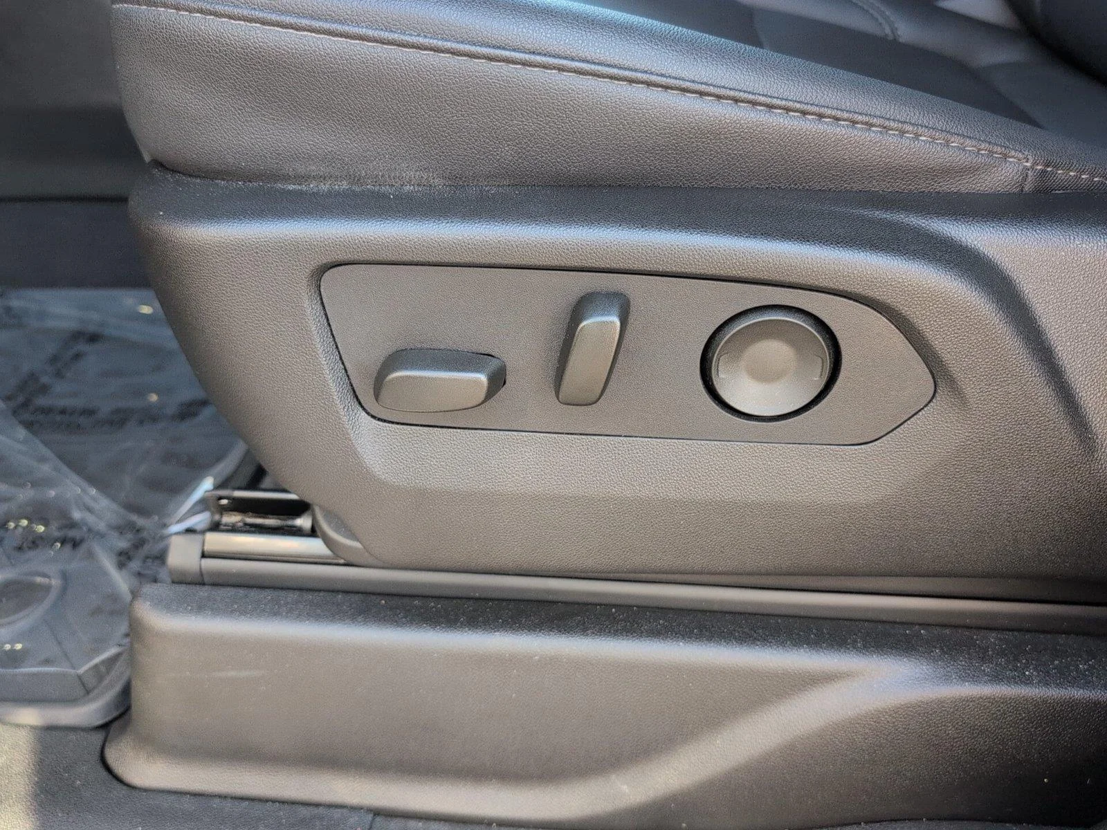 Used 2024 Black Chevrolet Z71 image 14