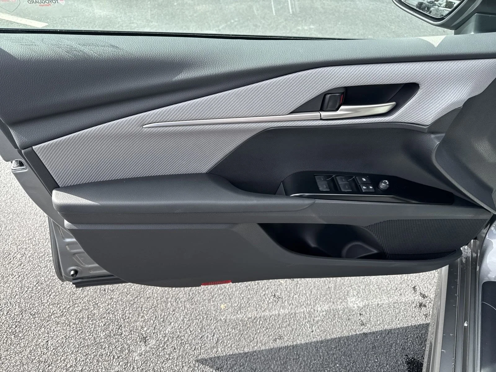 Used 2025  Toyota  image 22