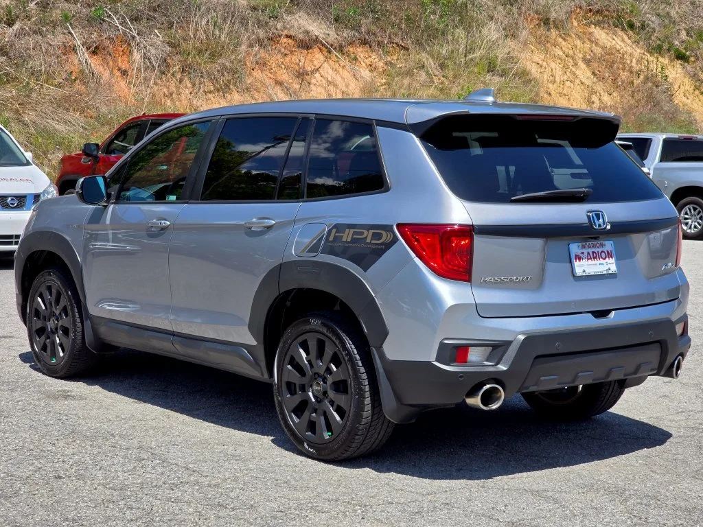 Used 2023 Silver Honda EX-L image 19