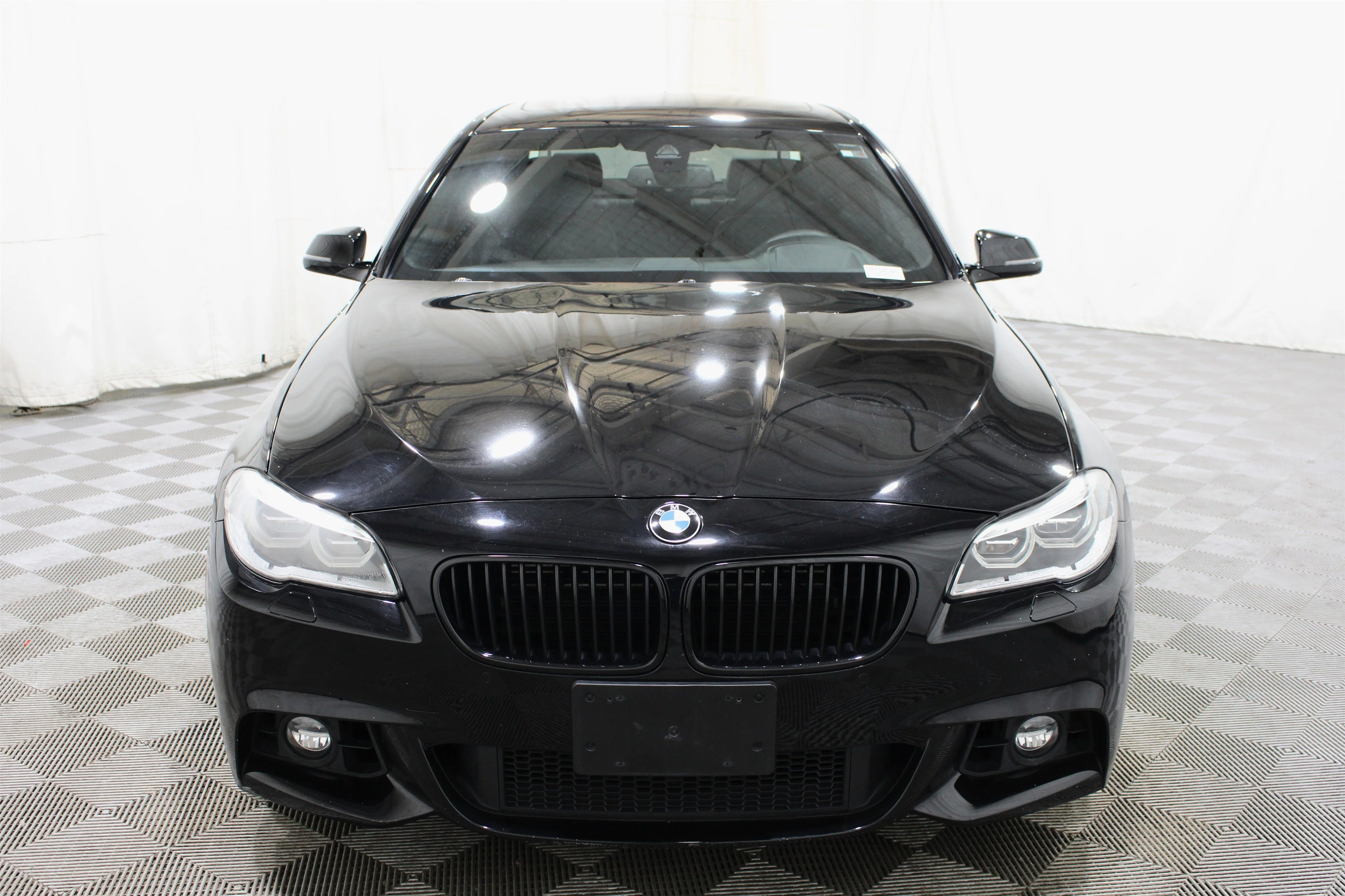 2016 BMW 5 Series 550i - Photo 37