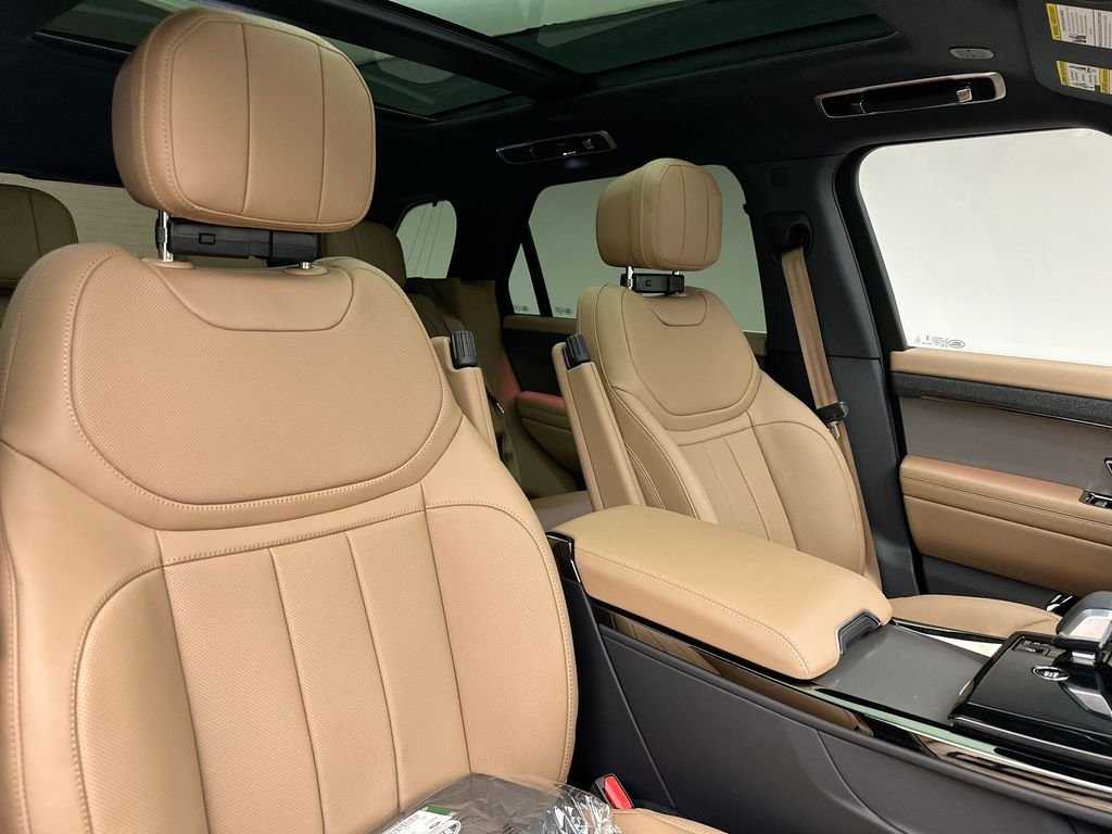 New 2026 Fuji White Land Rover SE image 6