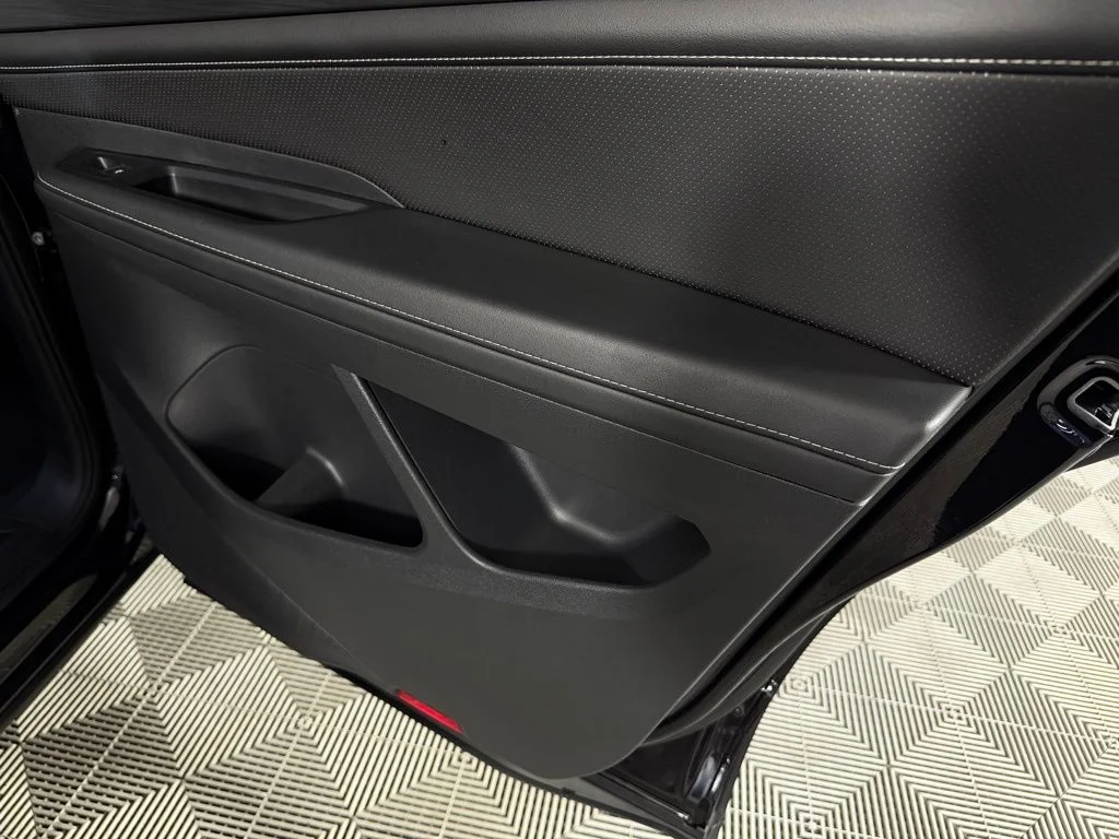 2025 Volkswagen Atlas Cross Sport SE w/Tech - Photo 29