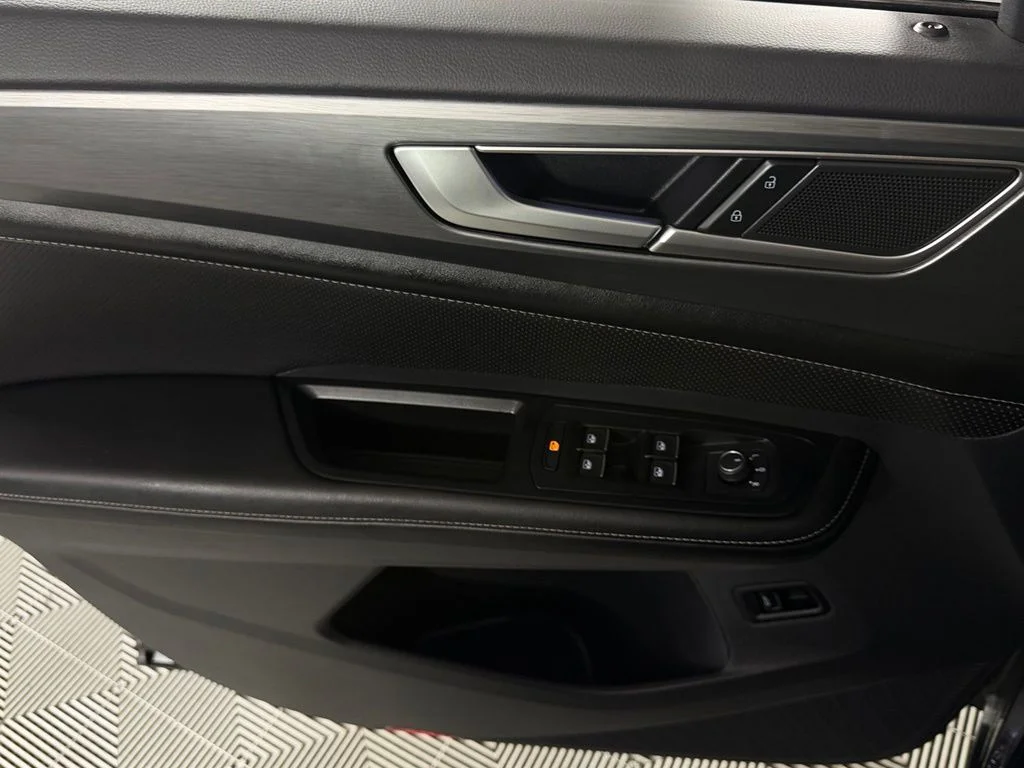 Used 2026 Black Volkswagen SE w/Technology image 21