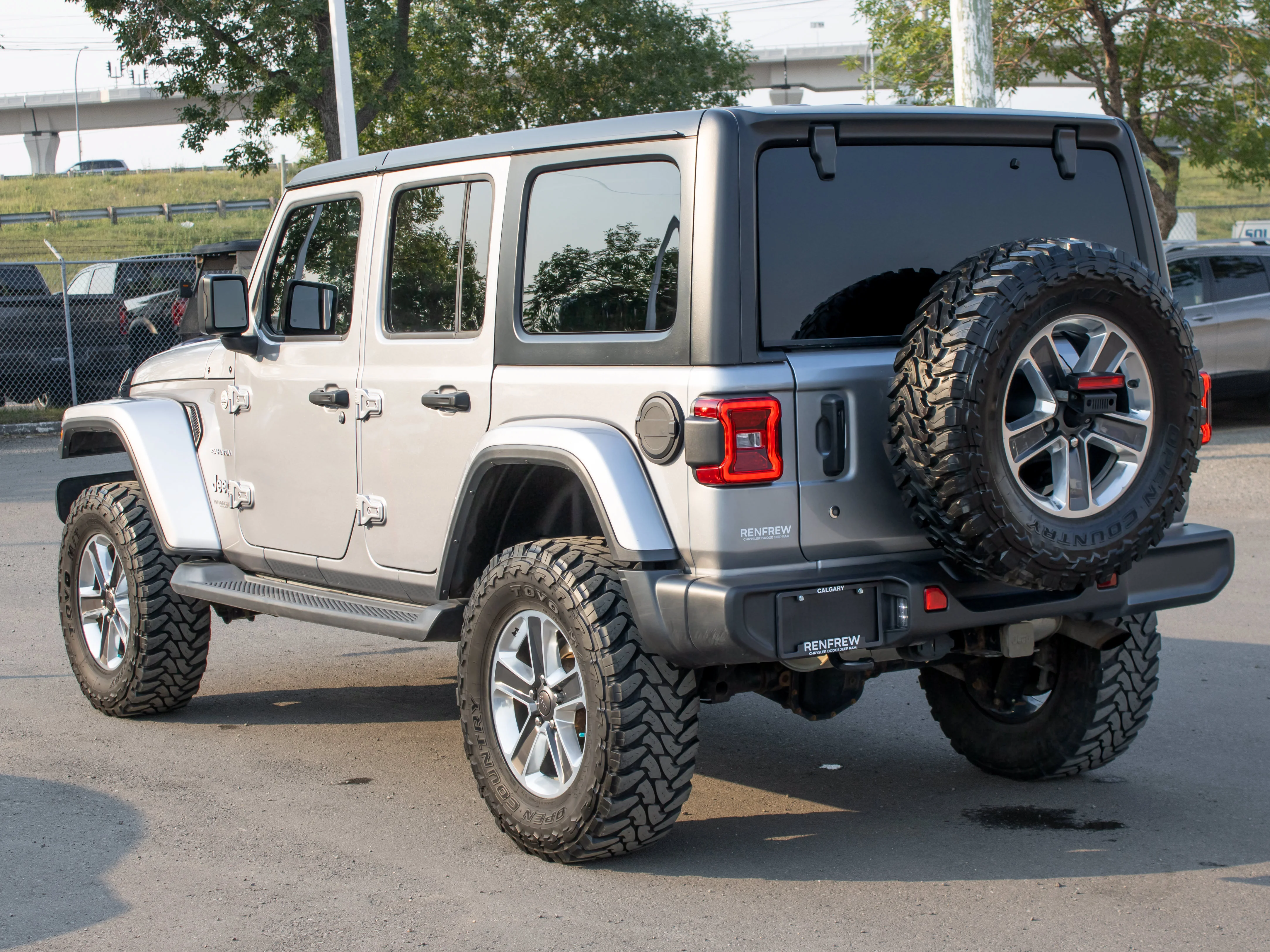 Used 2018 Grey Jeep Sahara* | Leather Seats | Heated Seats & Steering Wheel | 8.4 Navigation | Alpine Premium Audio | image 14