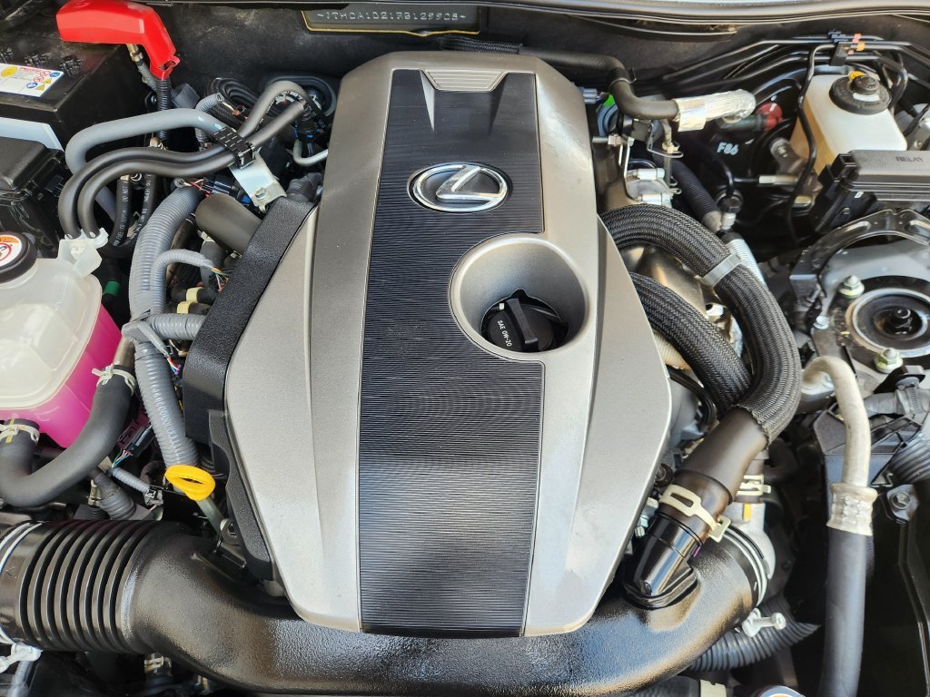Certified Used 2024 Iridium Lexus 300 image 32