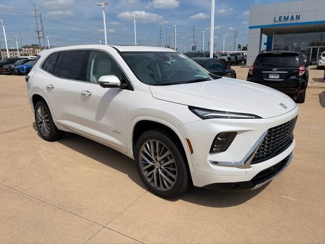 Used 2025 White Frost Tricoat Buick Avenir image 10