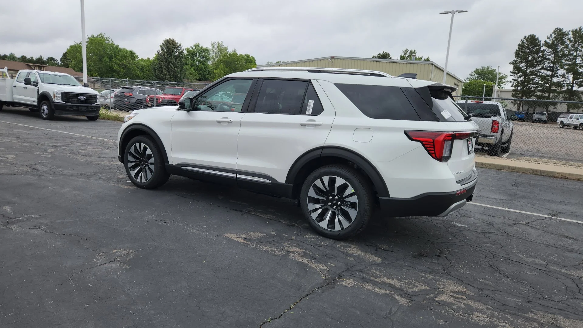 New 2026 Star White Metallic Tri-Coat Ford Platinum image 7