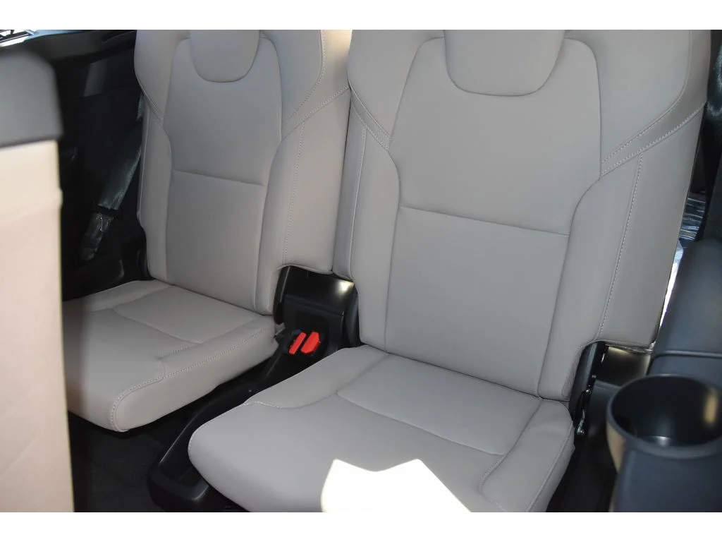 2026 Volvo XC90 Plus - Photo 16