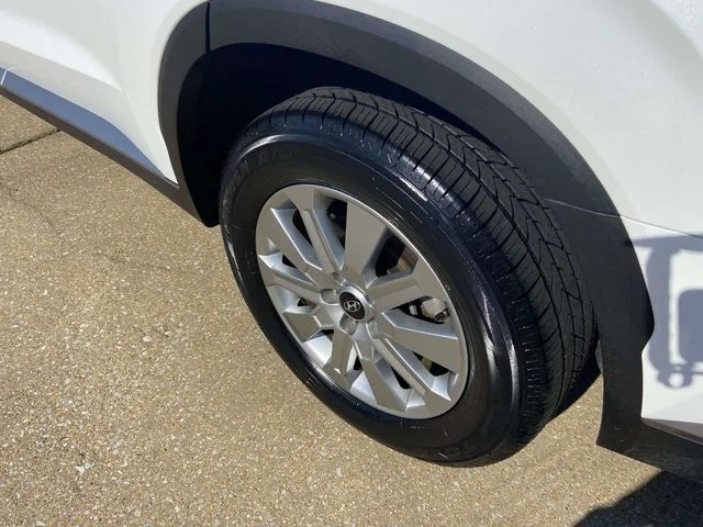Used 2024 White Hyundai SEL image 7