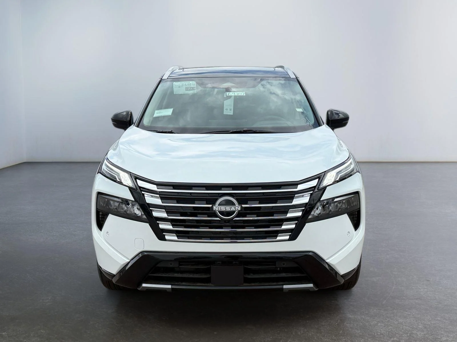 New 2026 Everest White Pearl/Super Black Nissan Platinum image 8