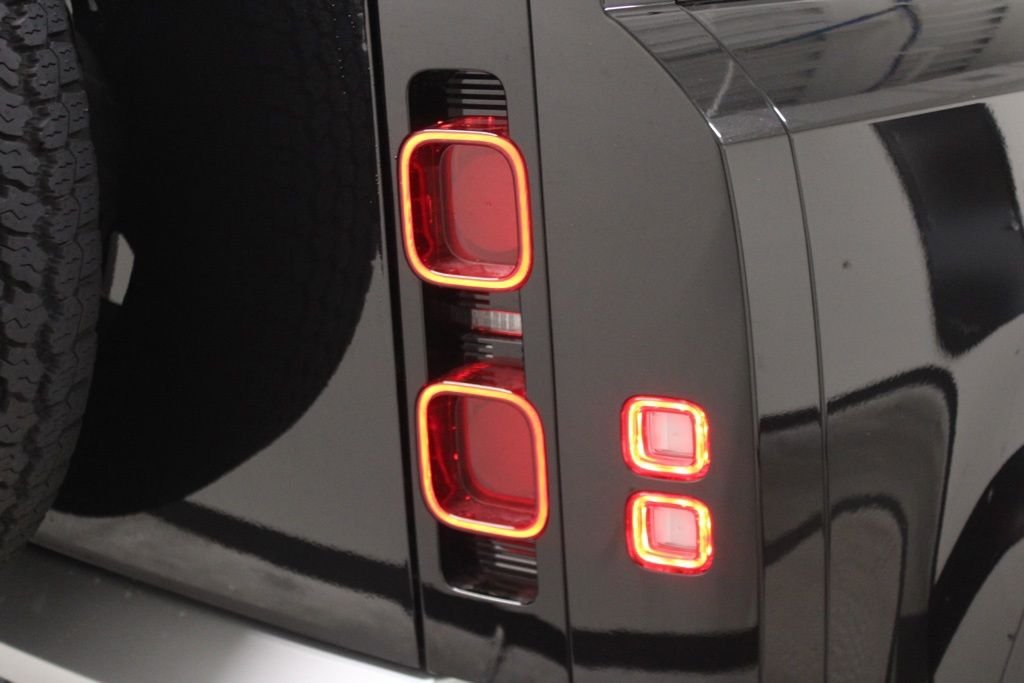 Used 2025 Black Land Rover S image 12