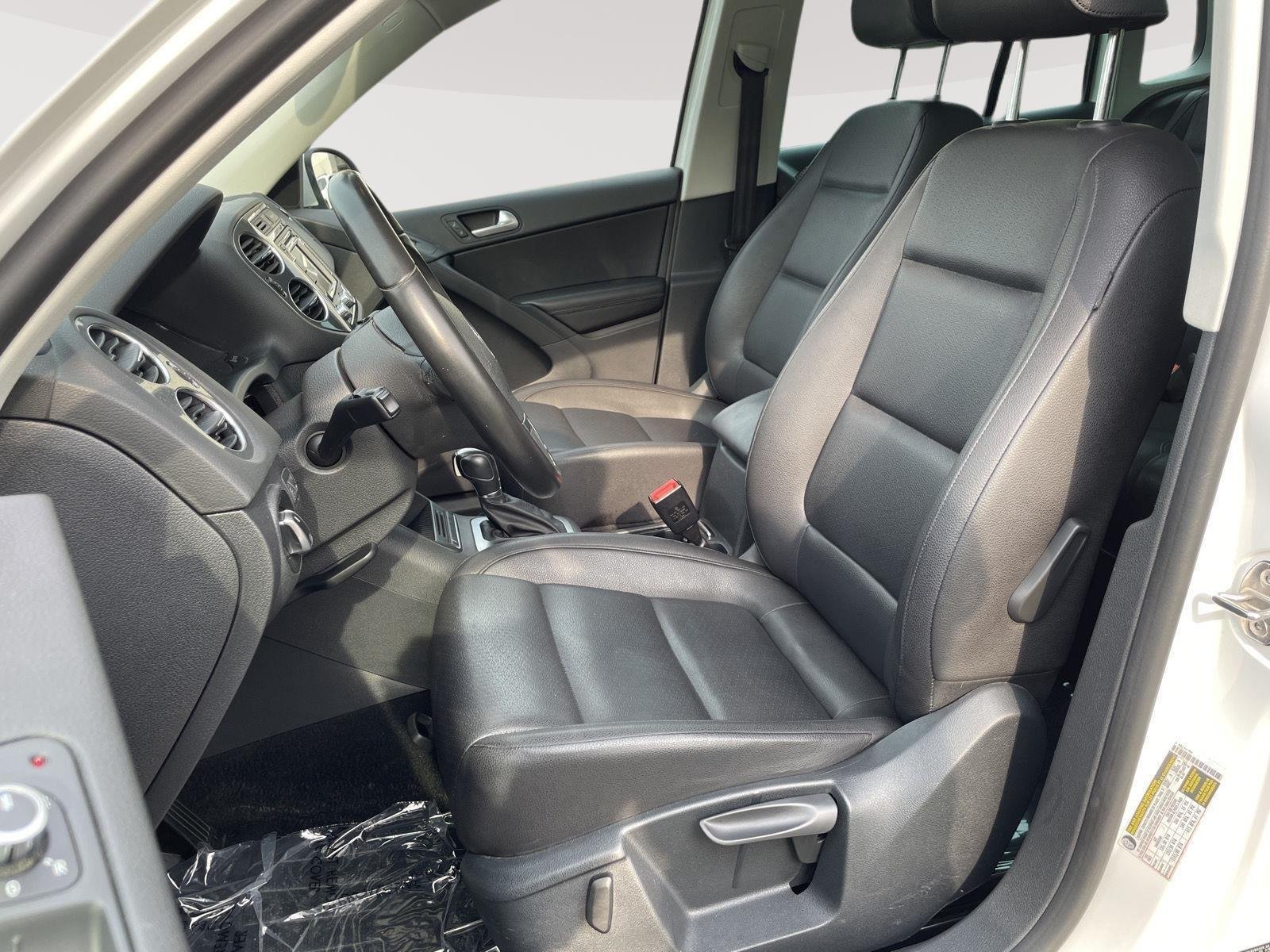 Used 2013 Candy White Volkswagen SE w/Sunroof & Nav image 3