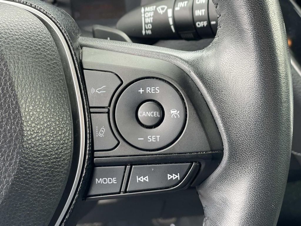 Used 2020 White Toyota SE image 11