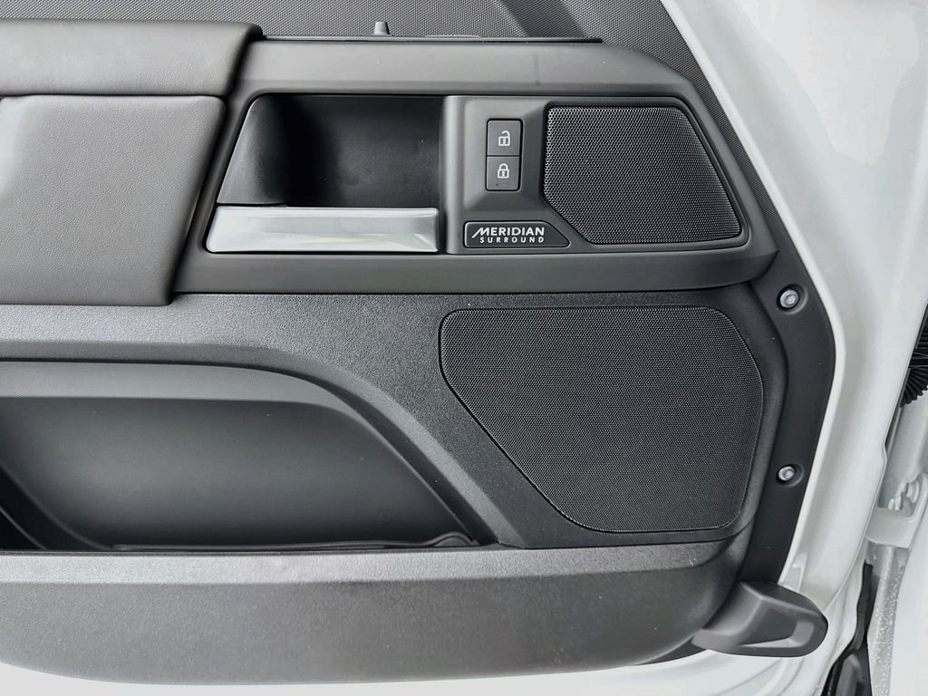 New 2026 Fuji White Land Rover X-Dynamic SE image 19