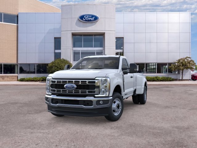 New 2026 Oxford White Ford XLT image 2