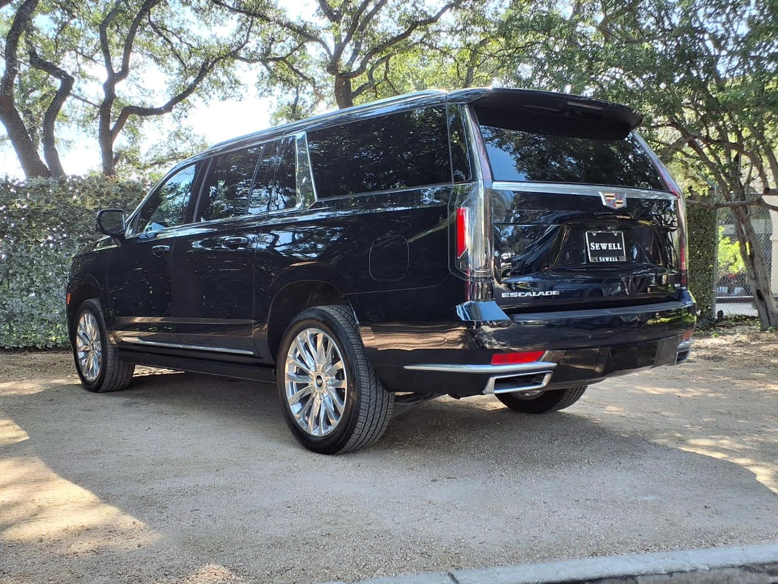 Used 2023 DARK MOON BLUE METALLIC Cadillac 4WD Premium Luxury image 5