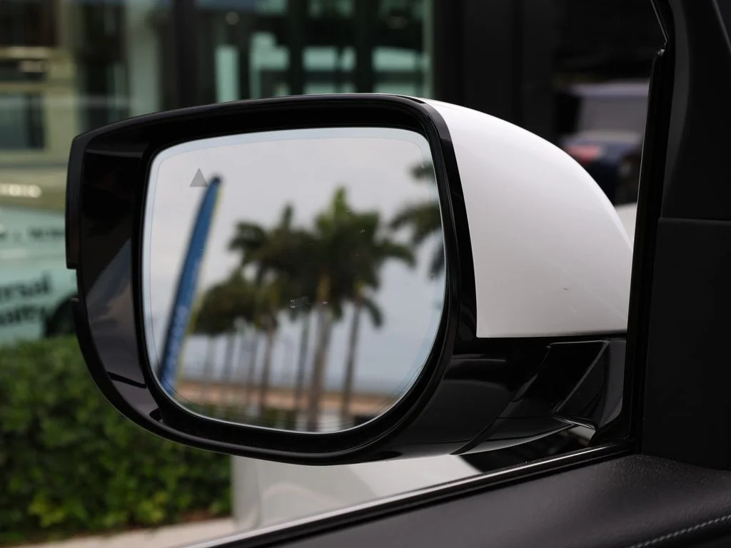 Certified Used 2026 White INFINITI LUXE image 11
