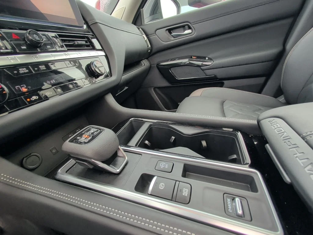 Used 2026 White Nissan Platinum image 3