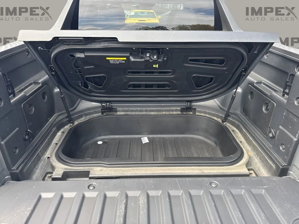 Used 2025 Gray Hyundai SEL image 29
