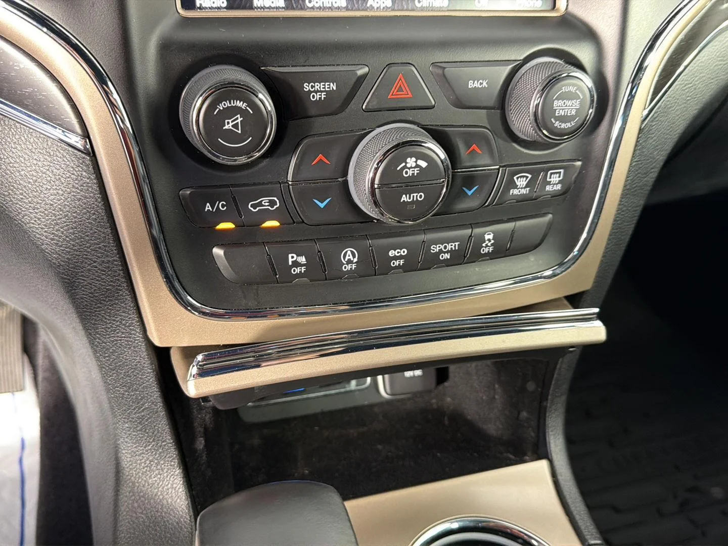 Used 2017 Bright White Clearcoat Jeep Limited image 35