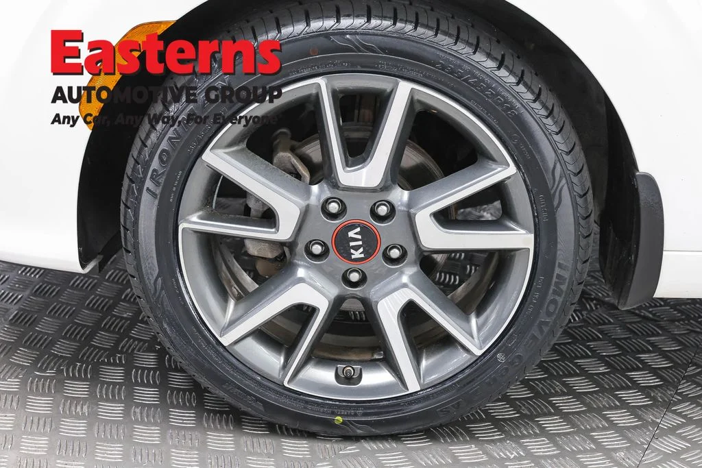 Used 2020 White Kia GT-Line image 32