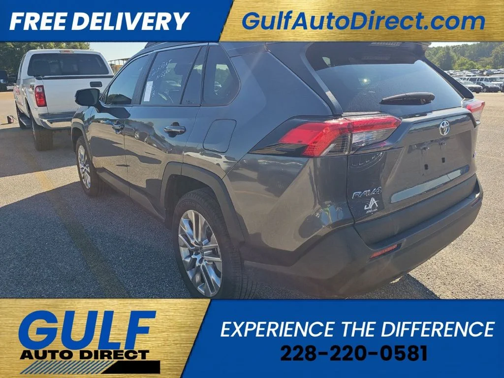 Used 2025 Gray Toyota XLE Premium image 4