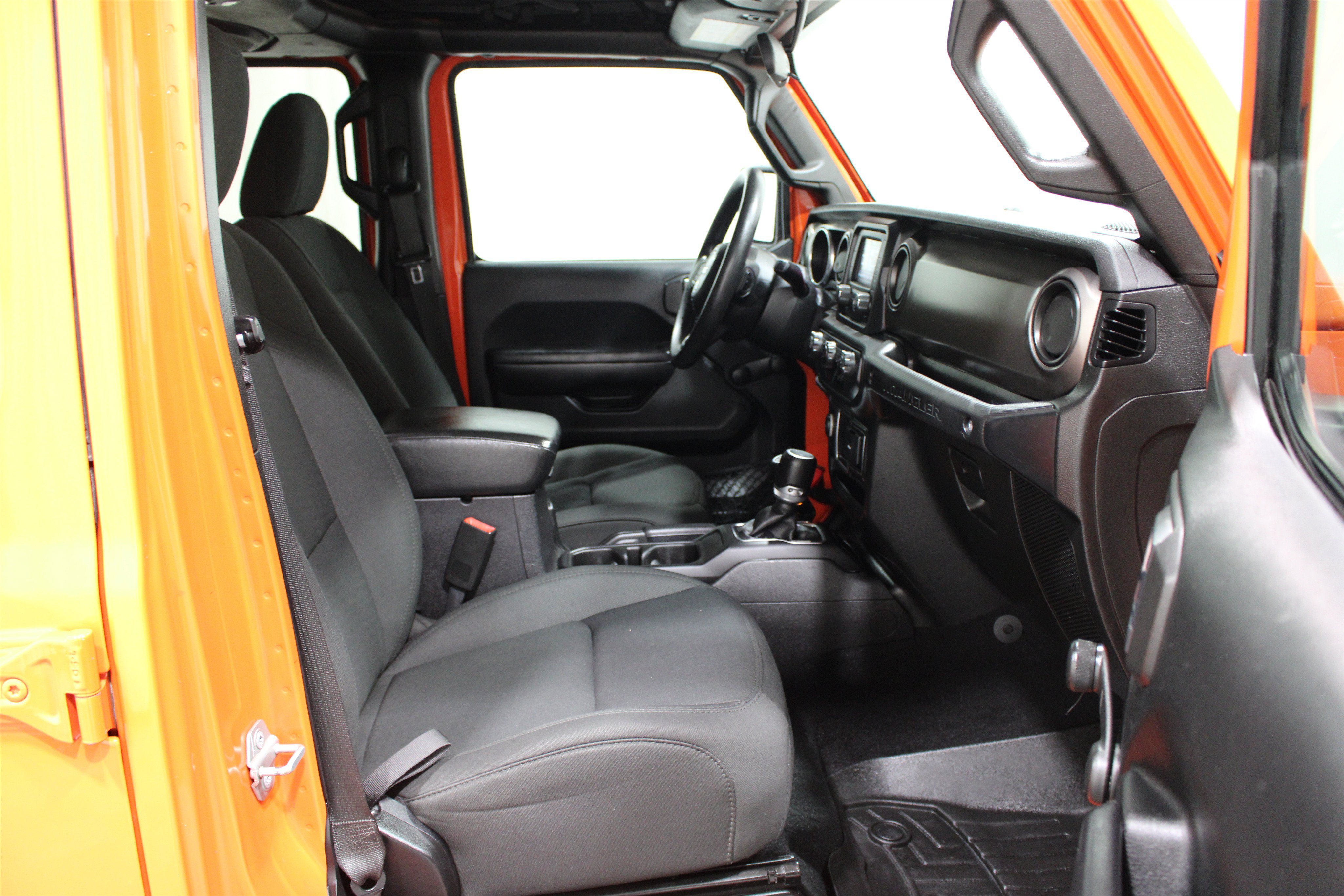 Used 2018 Punkn Metallic Clearcoat Jeep Sport image 20