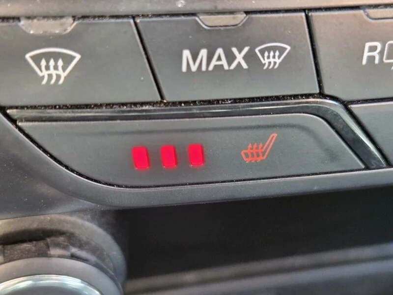 Used 2019 Shadow Black FORD LARIAT 4WD SUPERCREW 5