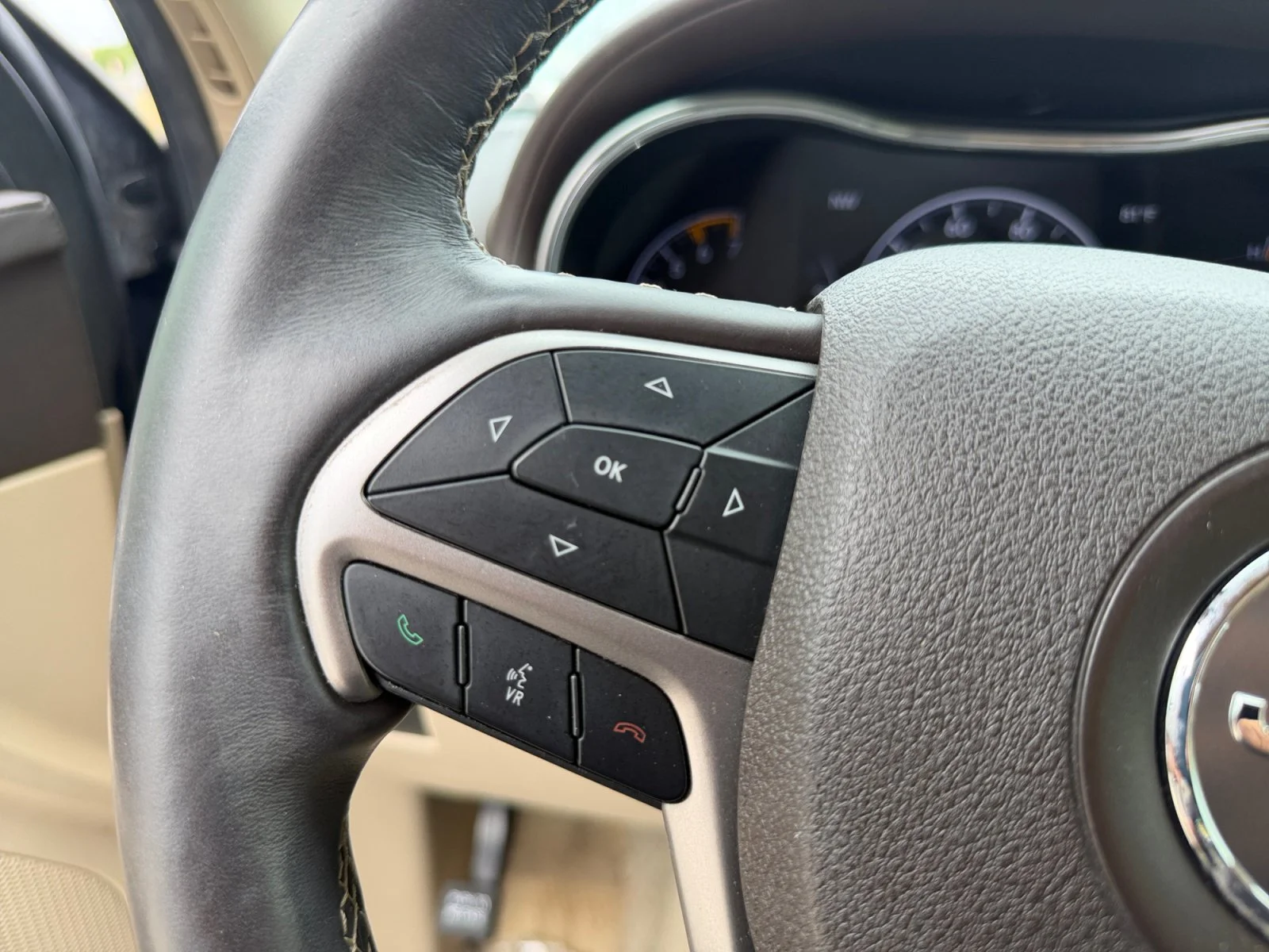Used 2018 True Blue Pearlcoat Jeep Overland image 24