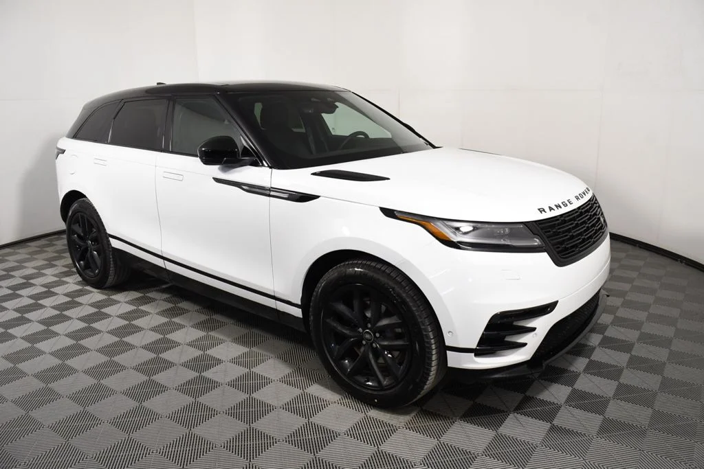 New 2026 Fuji White Land Rover Dynamic SE image 8