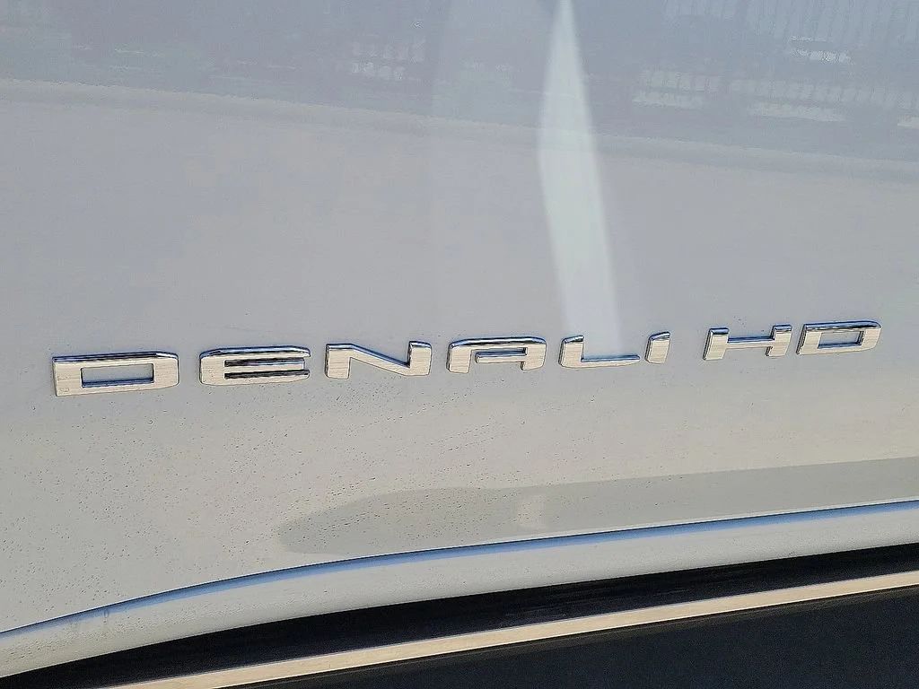 New 2026 Glacier White Tricoat GMC Denali Ultimate DRW image 9