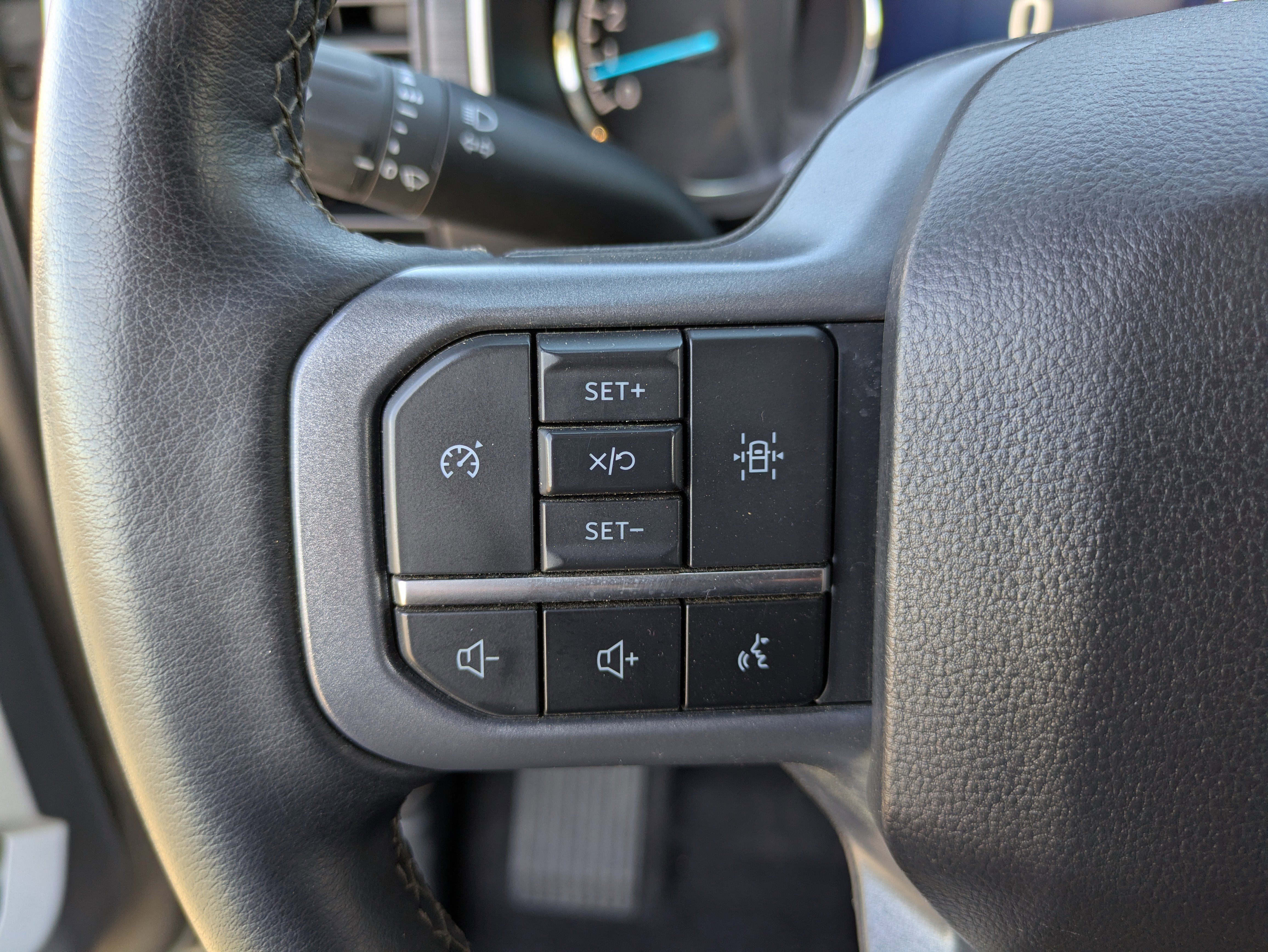 Used 2023 Bronze Ford XLT image 27