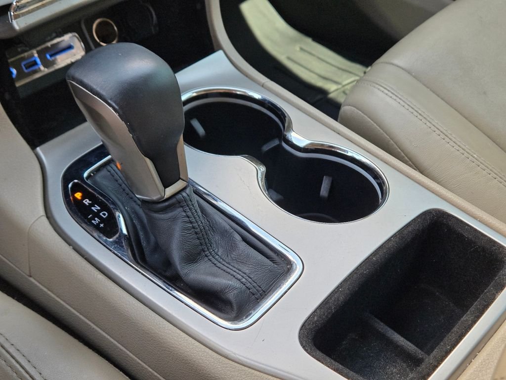 Used 2016 White Jeep Limited image 32