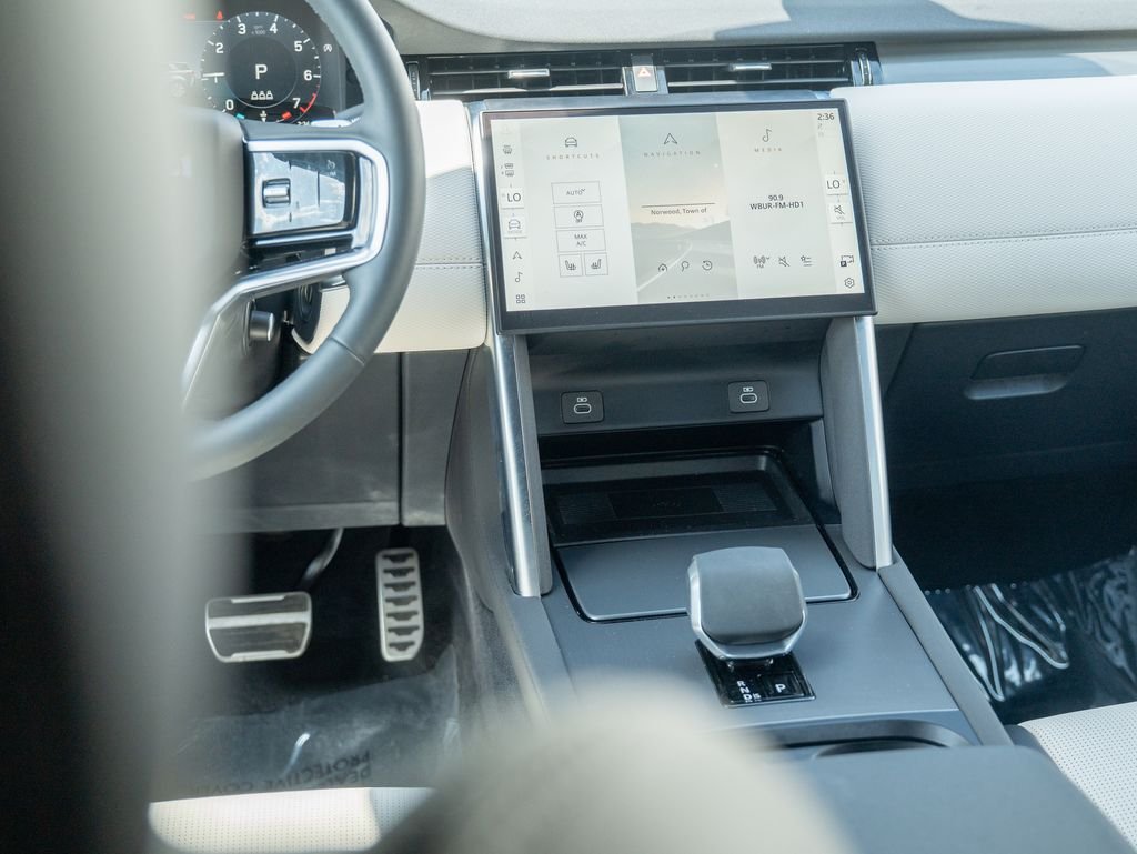 Used 2025 Silver Land Rover SE image 21