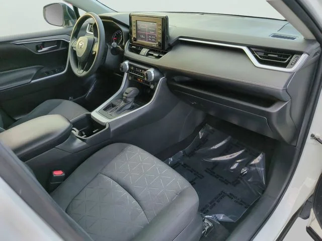 Used 2022 White Toyota XLE image 12