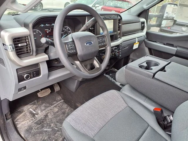 New 2024 Oxford White Ford XLT image 6