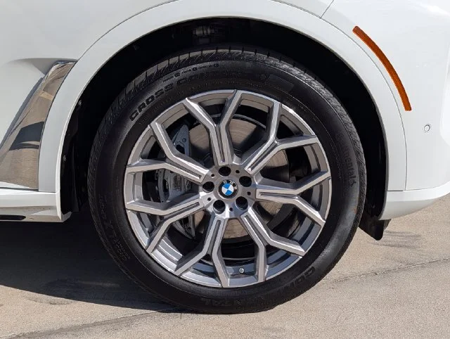 Used 2026 White BMW xDrive40i image 8