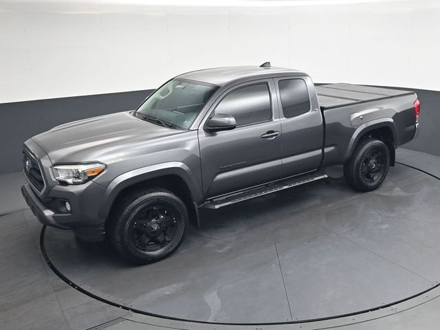 Used 2016 Gray Toyota SR5 image 26