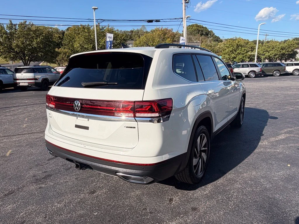 Used 2025 Silver Volkswagen 2.0T SE w/Technology image 5