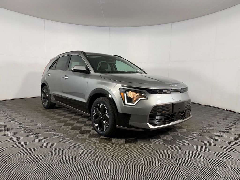 Used 2025 Gray Kia Wind image 5