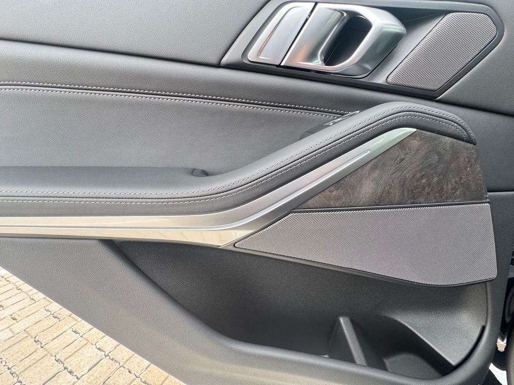 2026 BMW X5 50e - Photo 18