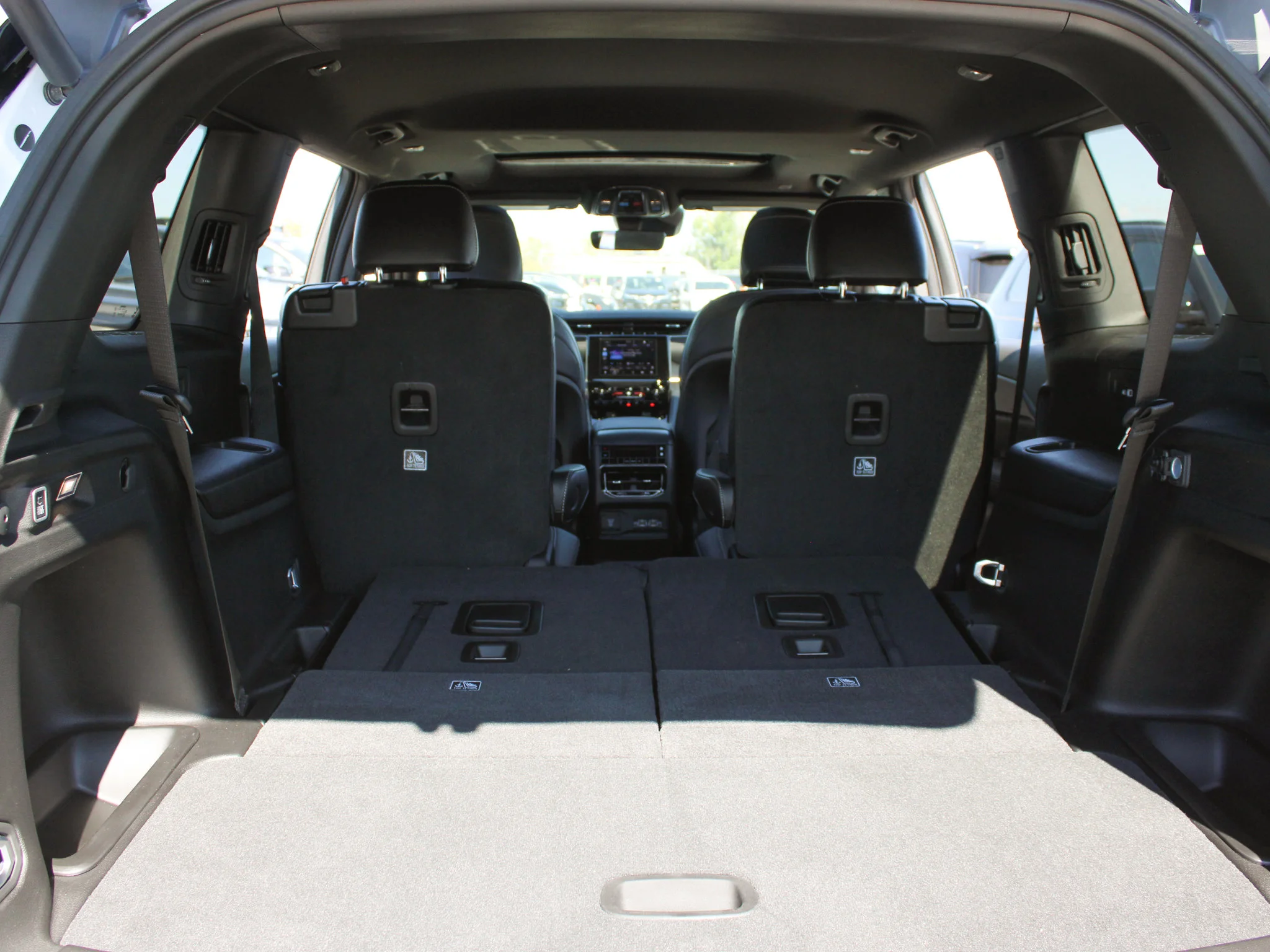 New 2025 White Jeep Altitude* 4x4, Trailer Tow Pkg, Sunroof, Heated Leather image 11