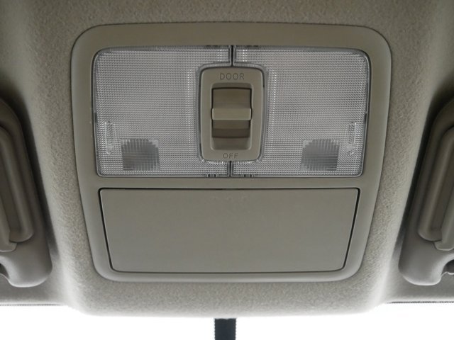 Used 2009 Super White Toyota w/ Extra Value Pkg image 22