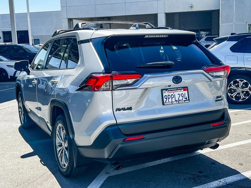 Certified Used 2024 Silver Toyota XLE Premium image 4