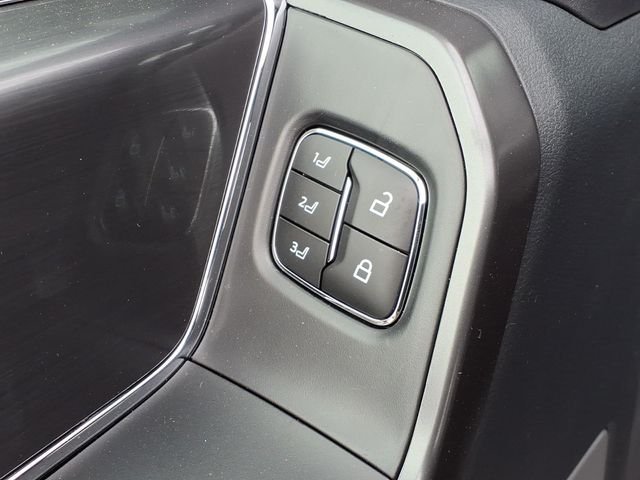 New 2026 Star White Metallic Tri-Coat Ford Lariat® image 10