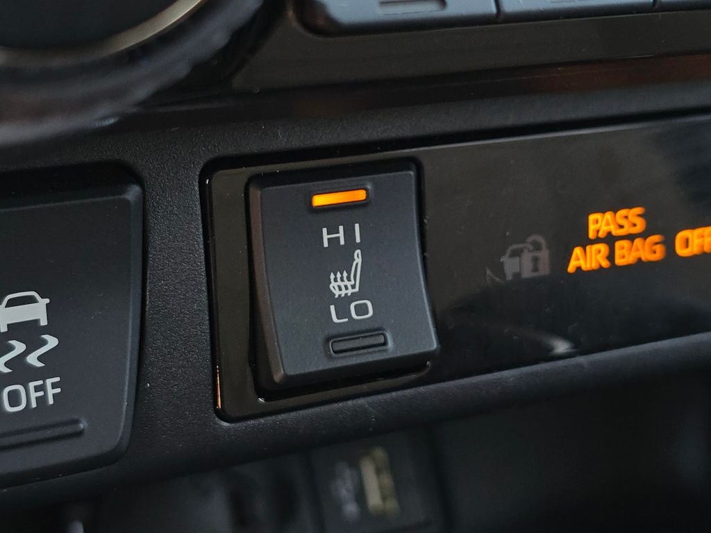 Used 2025 Beige Toyota XLE Premium image 33