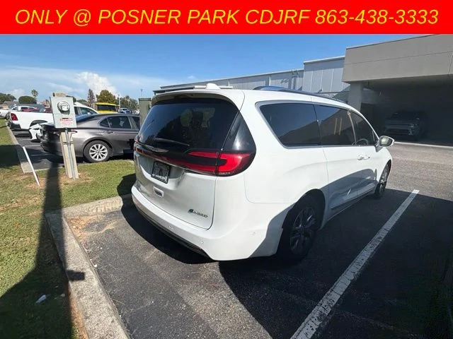 Used 2022 White Chrysler Pinnacle image 9