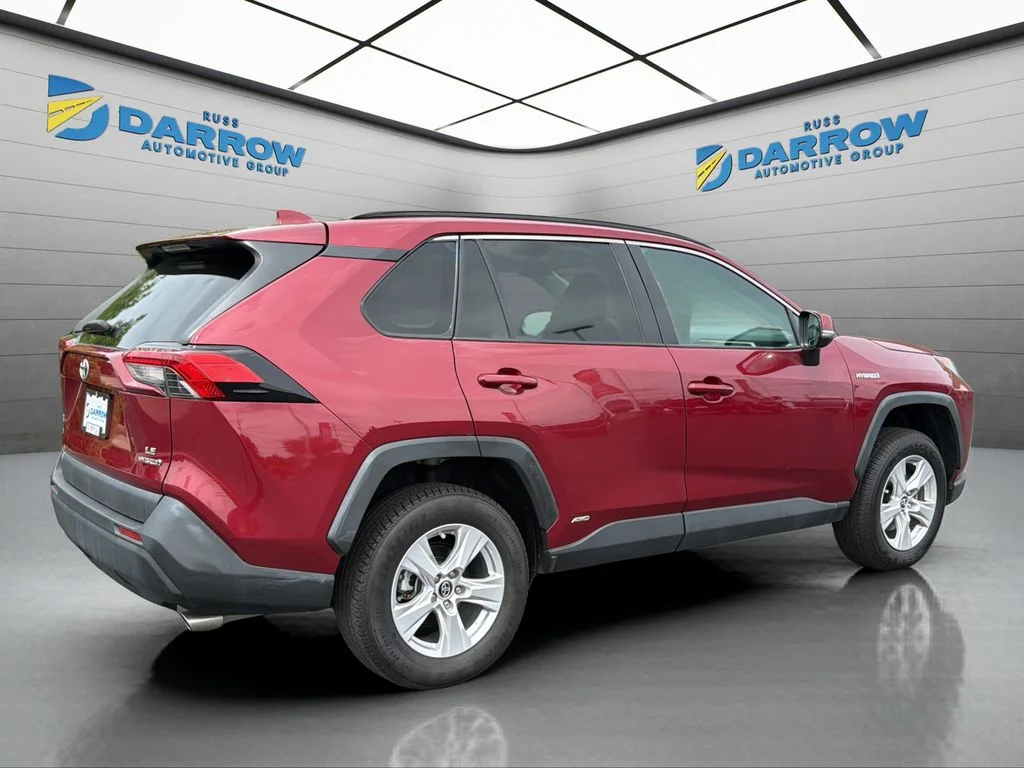 Used 2021 Red Toyota LE image 5