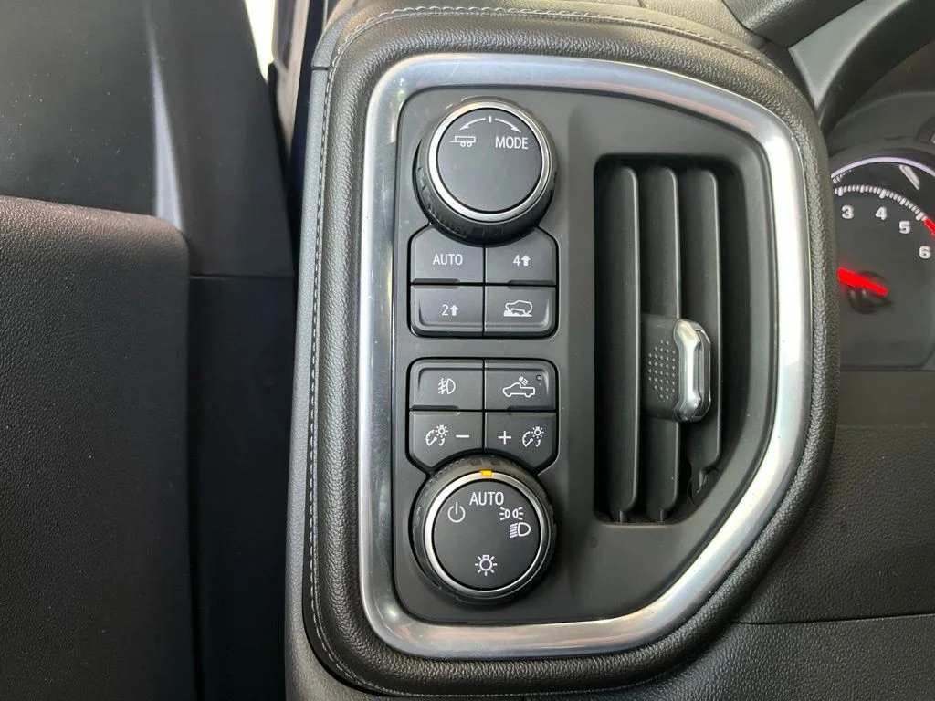 Used 2020 Blue Metallic Chevrolet LT image 13